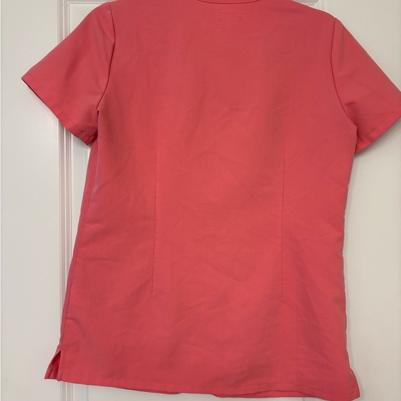 Figs Neon Pink XS Top - Picture 2 of 3